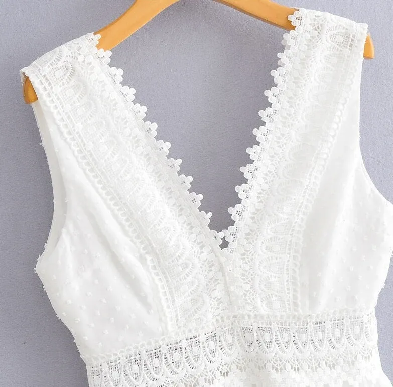 Vestido c/ Renda Crochê Decote V Curto